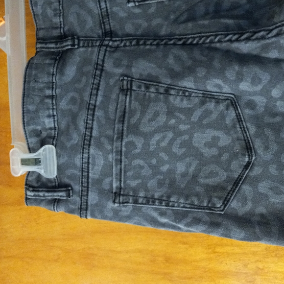 Miss Me Grey Leopard Print Mid Rise Skinny Jeans *Size 29* - Picture 7 of 11